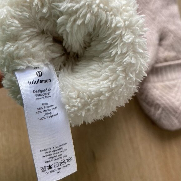 Pink Lululemon Sherpa Weave Mittens - Picture 9 of 9